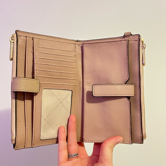 Michael Kors Wallet - Picture 3 of 9